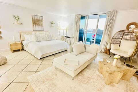 The South Beach Condo I Balcony | Full Amenities
