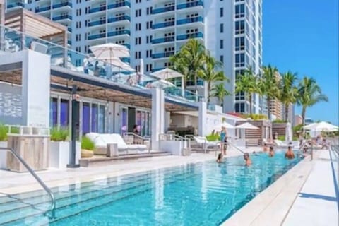 The South Beach Condo I Balcony | Full Amenities