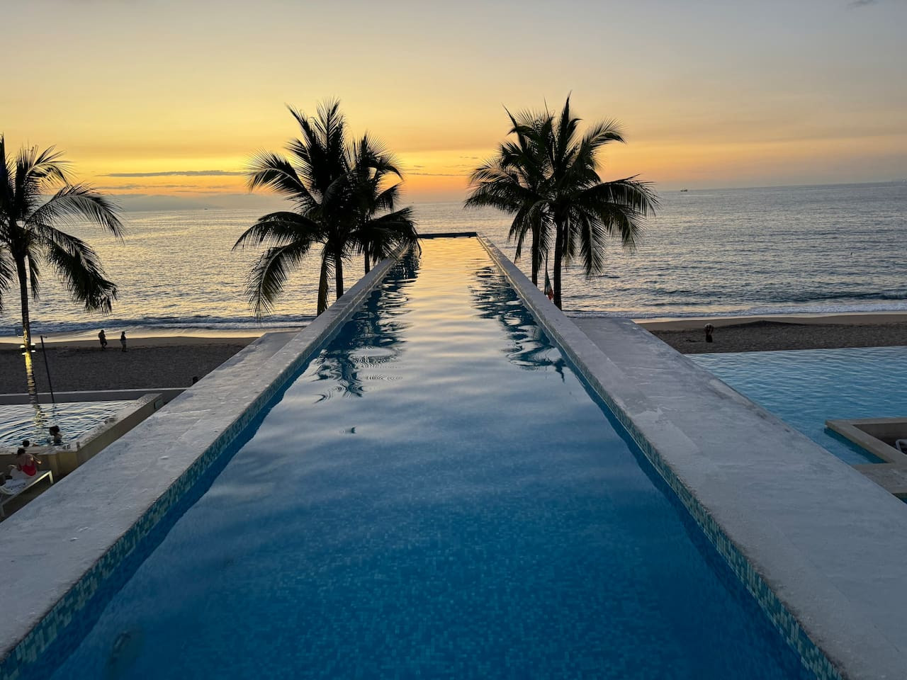 comfortable-1-bedroom-beachfront-with-great-views/