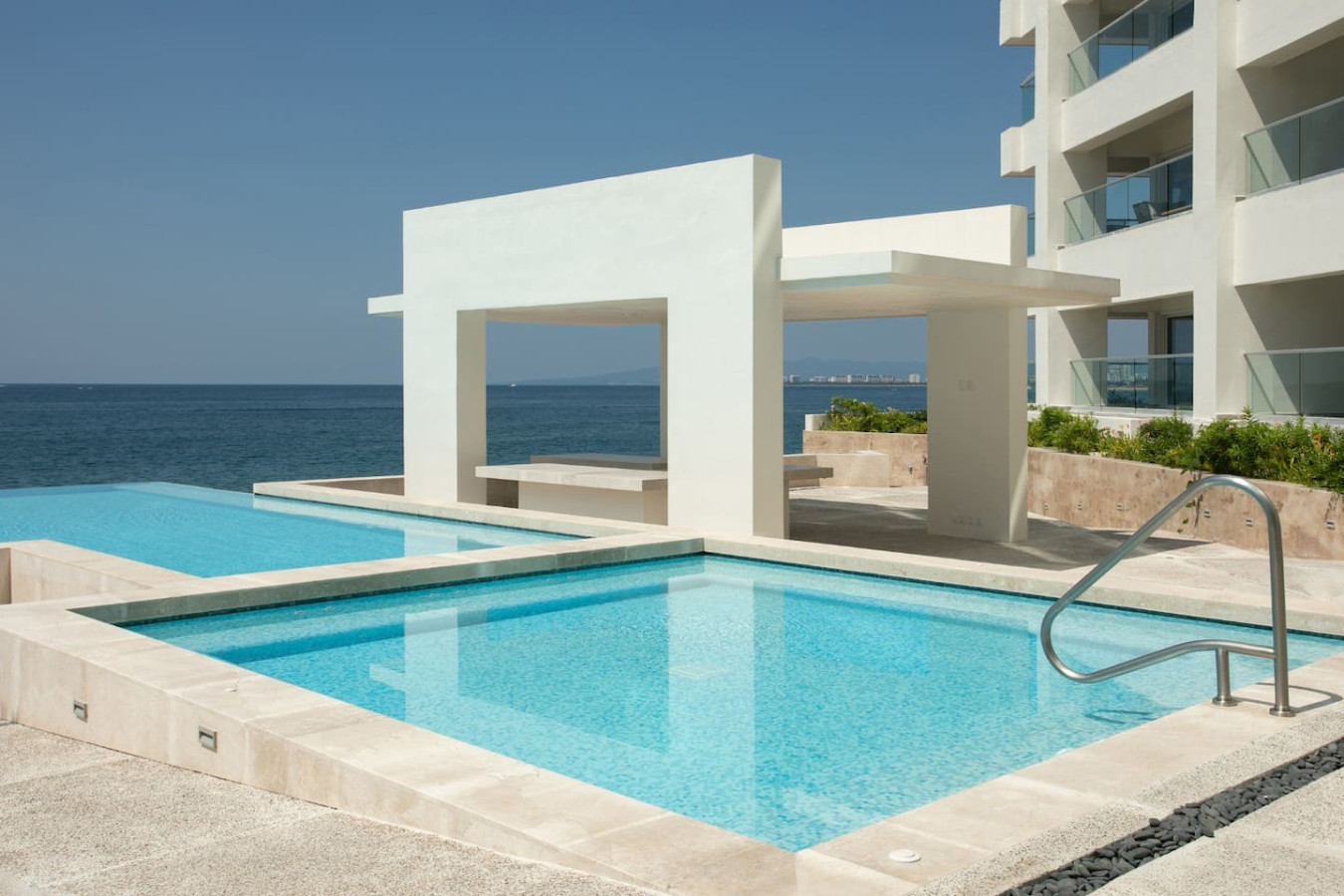 comfortable-1-bedroom-beachfront-with-great-views/