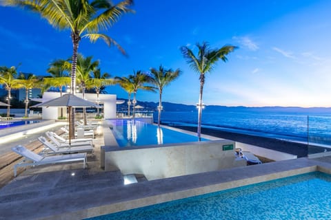 Updated Beachfront Studio - Free Breakfast