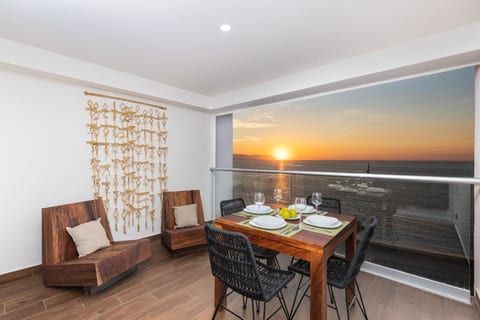 Updated Beachfront Studio - Free Breakfast