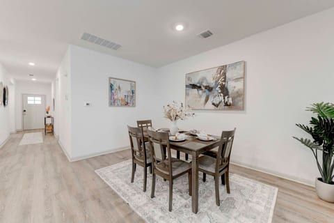 Comfort & Space:4BRHome in Hutto