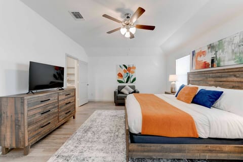 Comfort & Space:4BRHome in Hutto