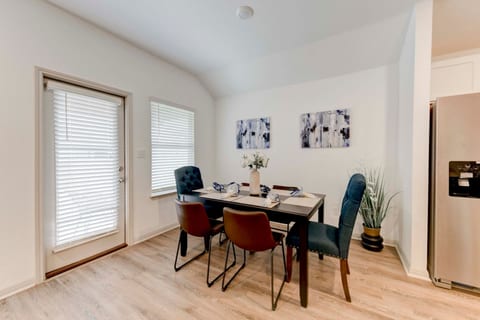 4-Bedroom Retreat LitchfieldPark