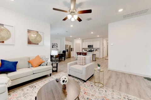 4-Bedroom Retreat LitchfieldPark