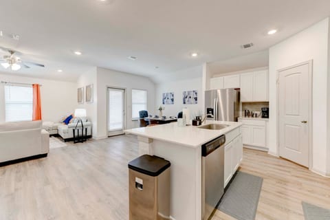 Charming 4-Bedroom in Peoria