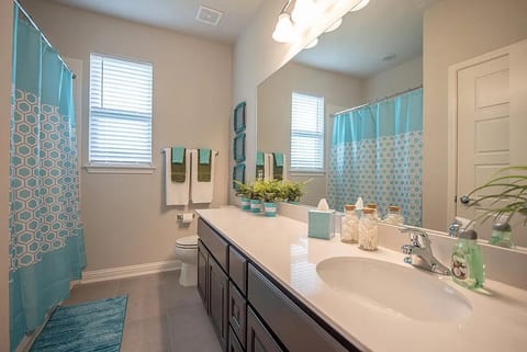 Modern North Austin 4 Bedroom Stay