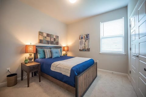 Modern North Austin 4 Bedroom Stay