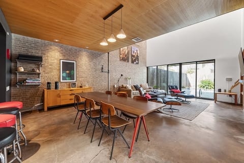 Montrose Retreat w Pool, Minutes from everything
