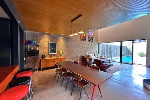 Montrose Retreat w Pool, Minutes from everything