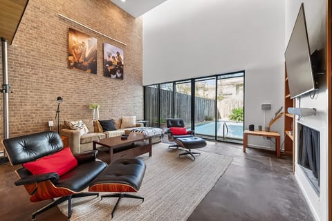 Montrose Retreat w Pool, Minutes from everything