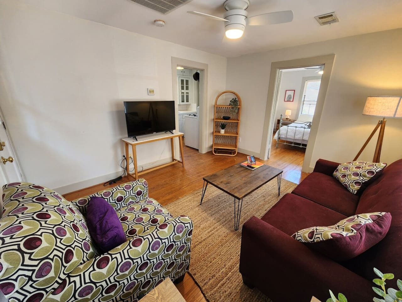 cute-and-quiet-garage-apt-home/