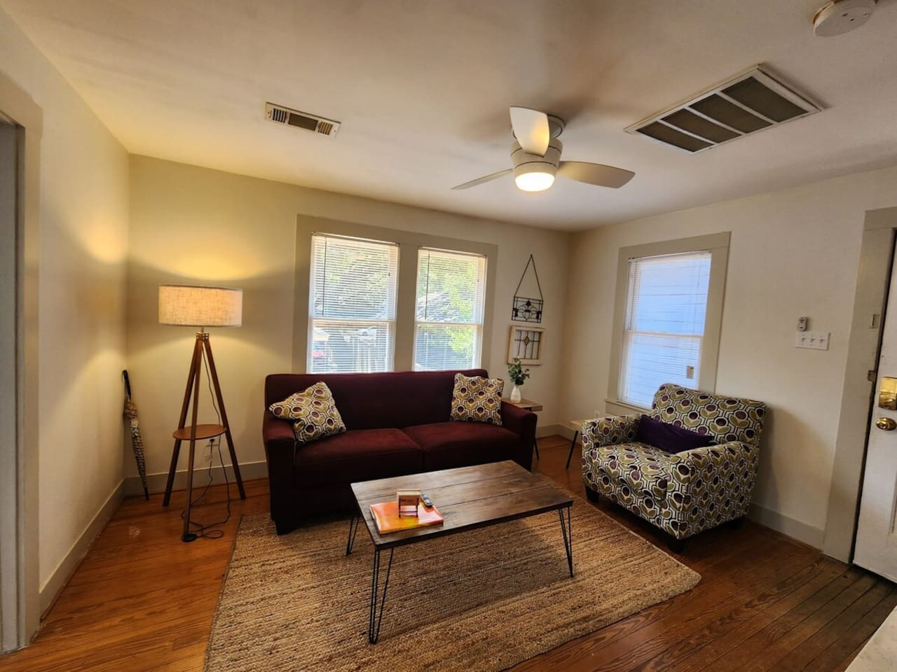 cute-and-quiet-garage-apt-home/