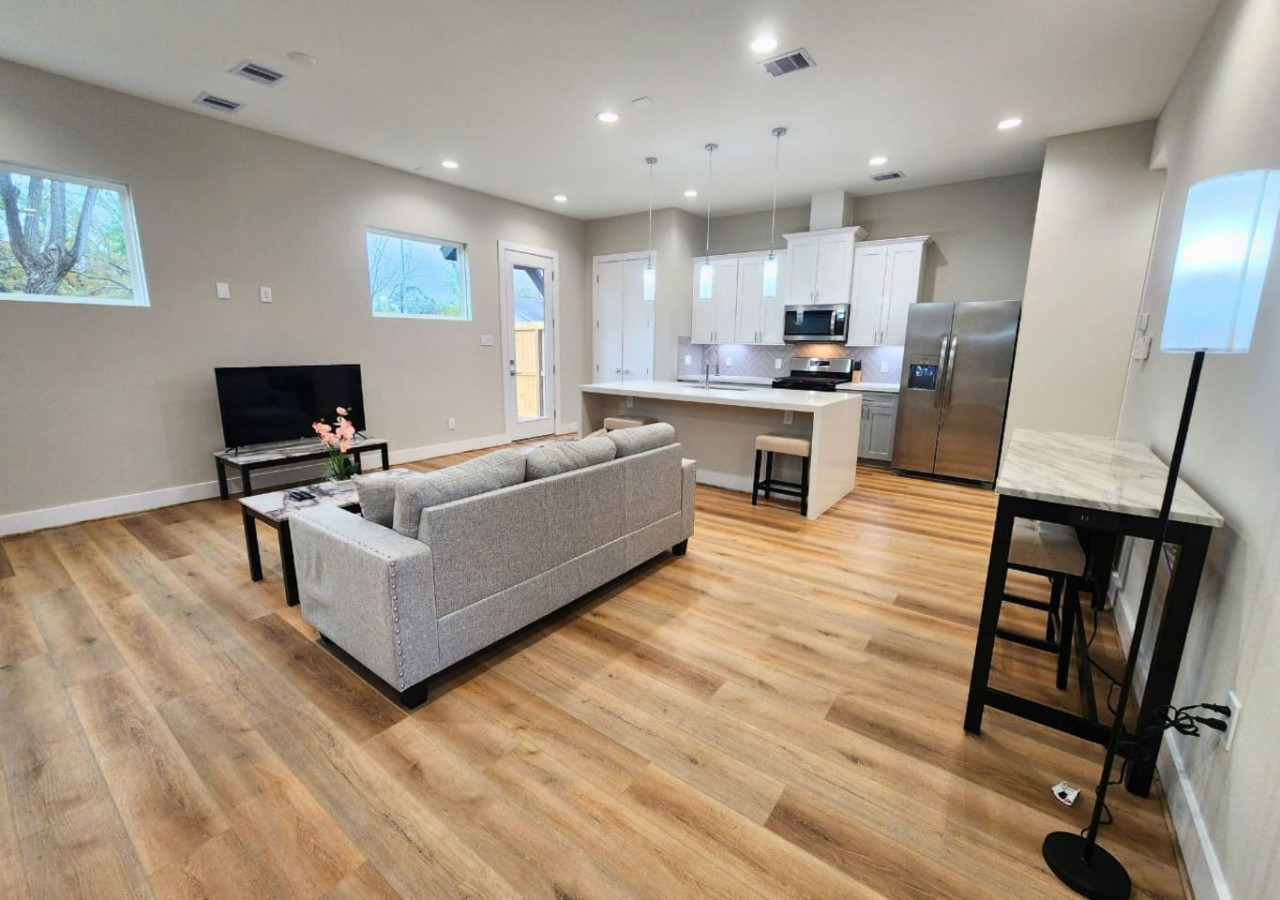 Cozy Family Getaway | Gated Home Near Downtown - Houston Cozy Family Getaway | Gated Home Near Downtown - Houston