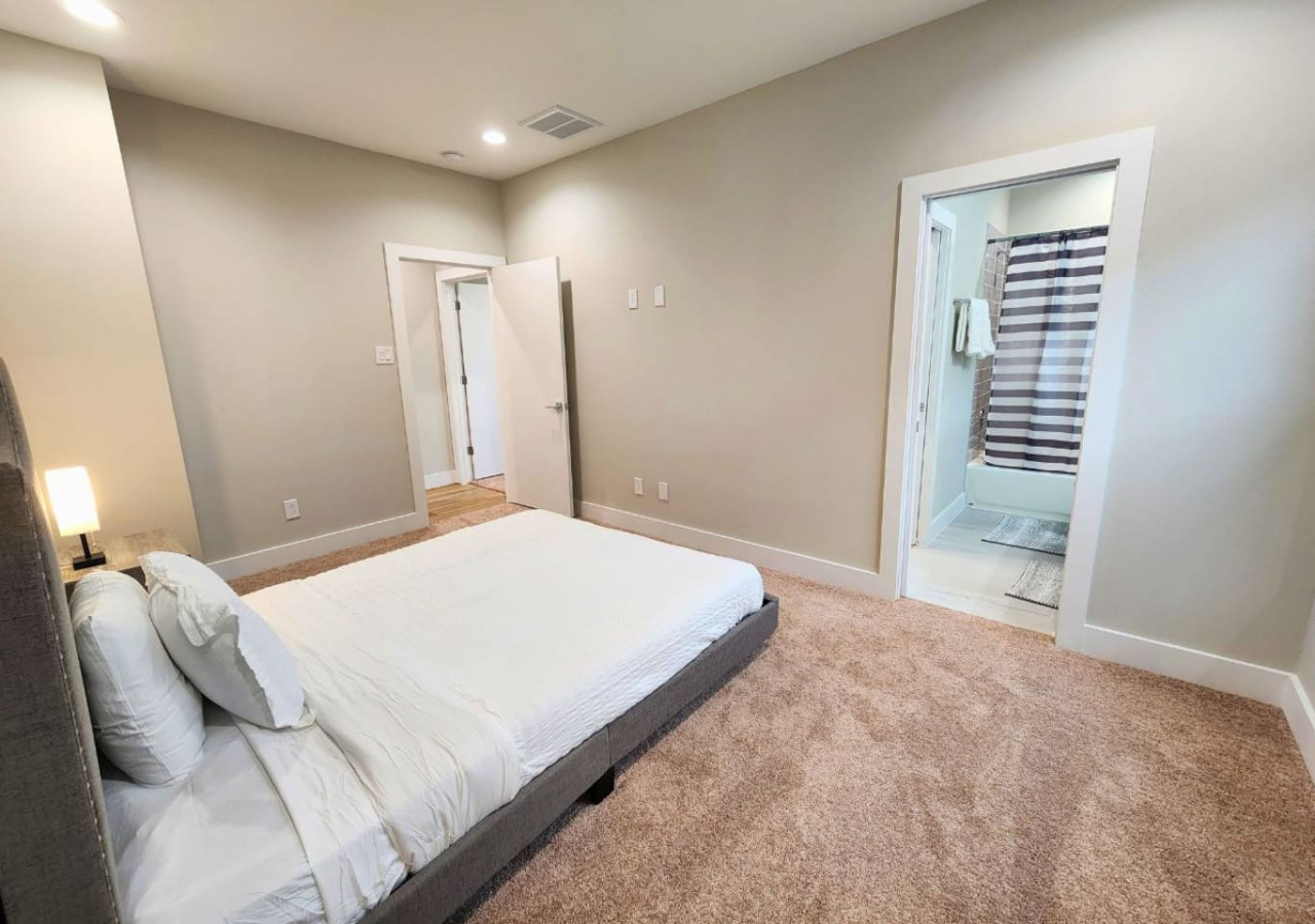 Cozy Family Getaway | Gated Home Near Downtown - Houston Cozy Family Getaway | Gated Home Near Downtown - Houston