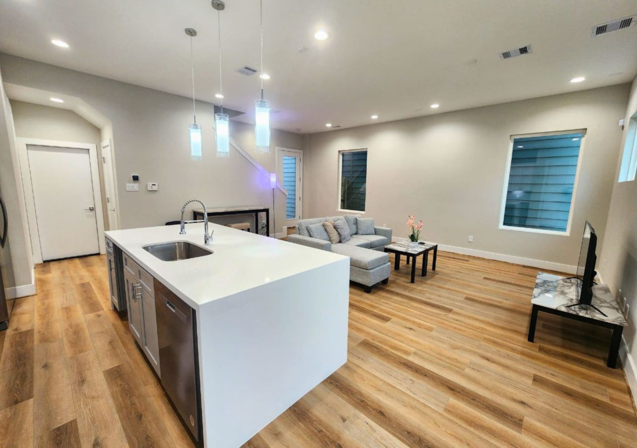 Cozy Family Getaway | Gated Home Near Downtown - Houston Cozy Family Getaway | Gated Home Near Downtown - Houston