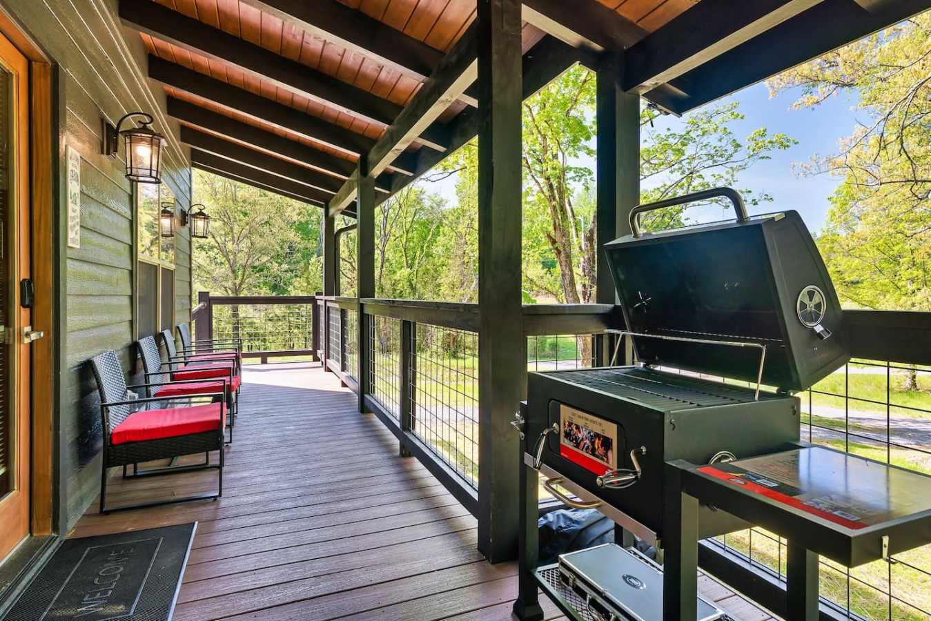 Mountain Cabin Getaway: Jacuzzi & Stunning Views