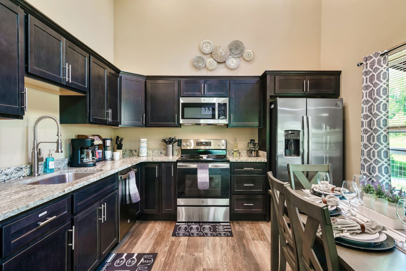 mountain-cabin-getaway:-jacuzzi-and-stunning-views/