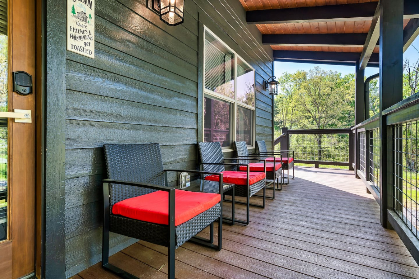 Mountain Cabin Getaway: Jacuzzi & Stunning Views