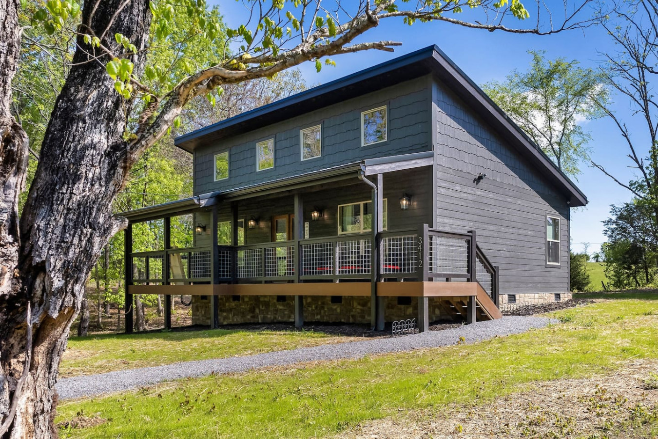 Mountain Cabin Getaway: Jacuzzi & Stunning Views
