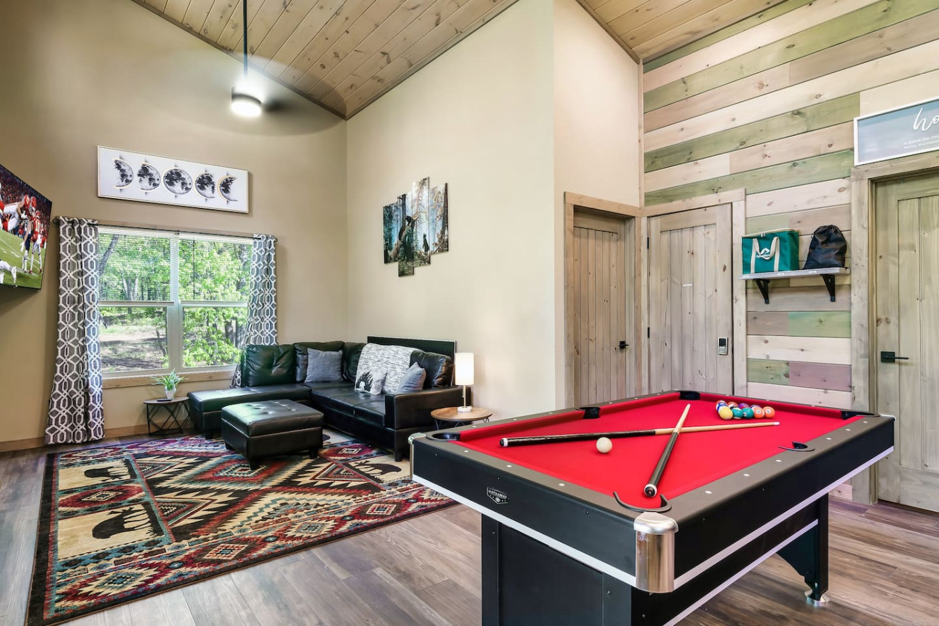 Mountain Cabin Getaway: Jacuzzi & Stunning Views