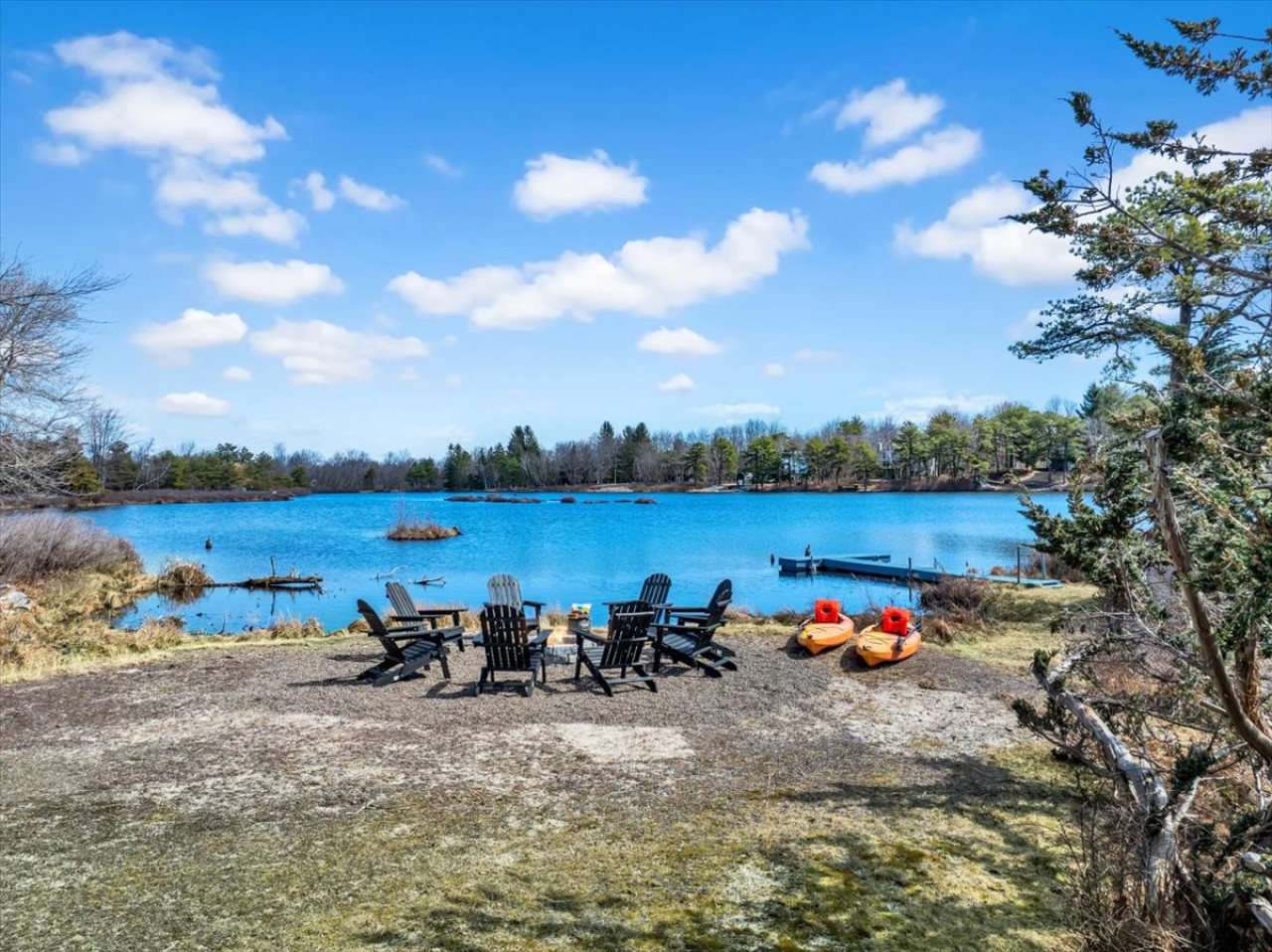 lake-house-w-dock-hot-tub-fire-pit-and-game-room/