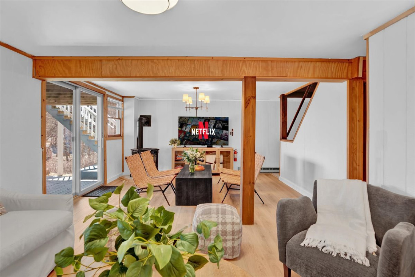 lake-house-w-dock-hot-tub-fire-pit-and-game-room/