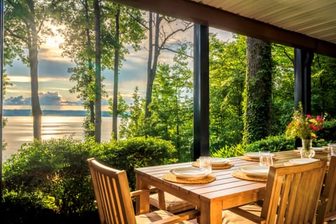 Luxe Lakefront Retreat