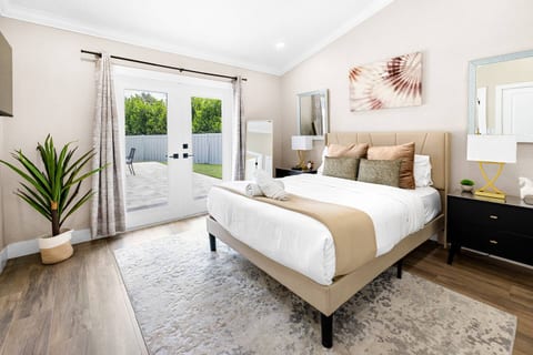 Alluring Luxury Oasis, Modern Comfort & Relaxation