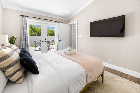 Alluring Luxury Oasis, Modern Comfort & Relaxation
