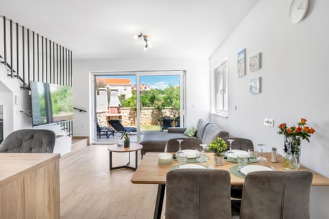Apartments Antonija and Robert - Unit 376638-13