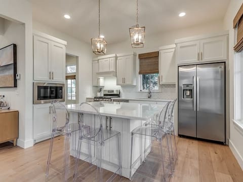 Full kitchen