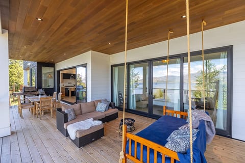 Winter Lakeview Retreat, Sauna & Hot Tub