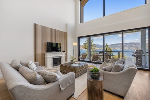 Winter Lakeview Retreat, Sauna & Hot Tub