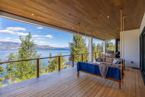 Winter Lakeview Retreat, Sauna & Hot Tub image 1