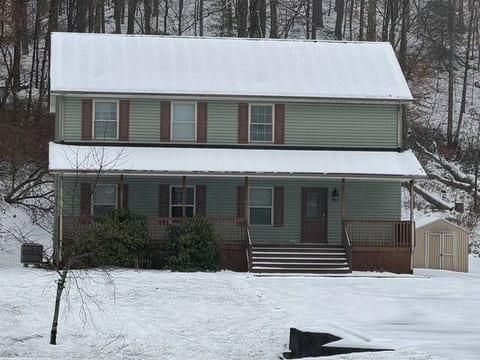 Cozy 3-Bedroom 2.5 Bath House