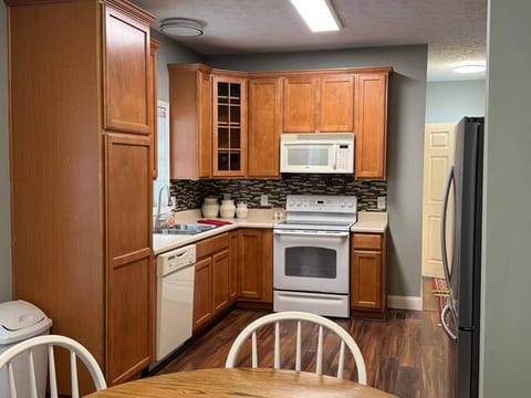Cozy 3-Bedroom 2.5 Bath House