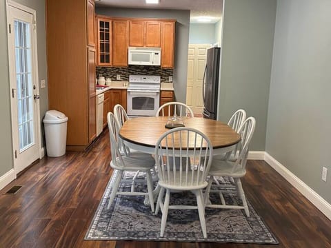Cozy 3-Bedroom 2.5 Bath House