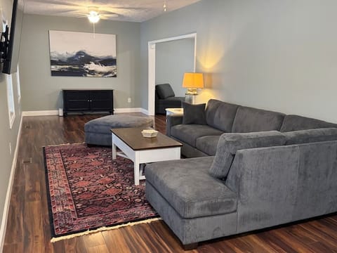 Cozy 3-Bedroom 2.5 Bath House