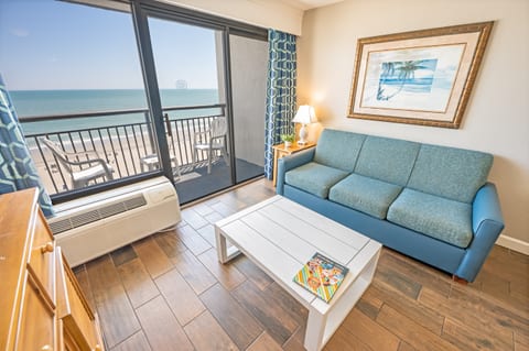 Amazing Living Room with Views of the Ocean 🌊☀️