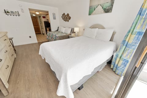 Sands Ocean Club 933 - Studio