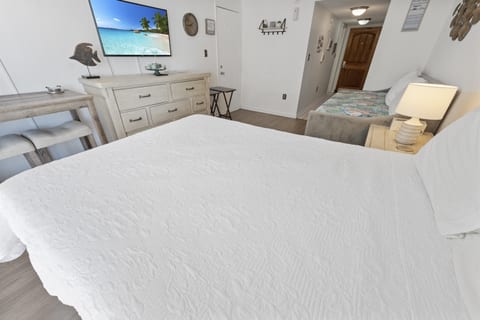 Sands Ocean Club 933 - Studio