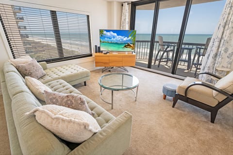 Amazing Living Room with Views of the Ocean 🌊☀️