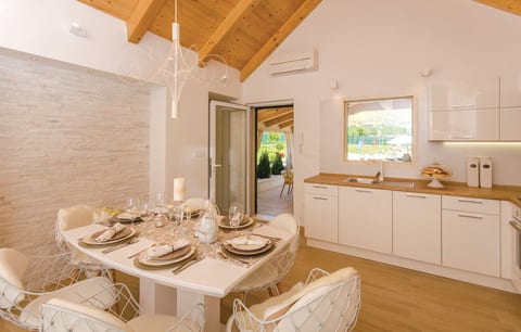 Villa Malo - Unit 376841-13