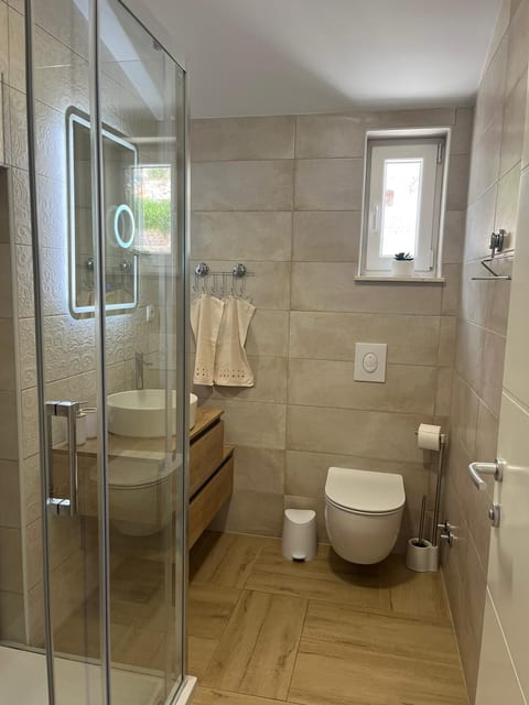 Apartments Dobrila - Unit 376850-13