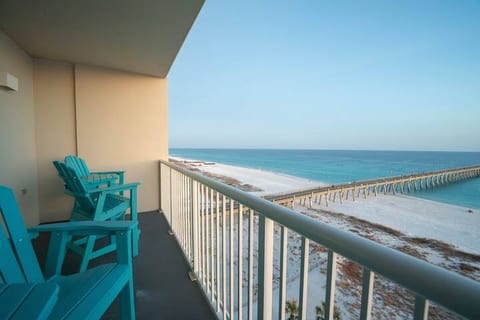 8thFLOceanFrontFreeChairsUmbrellaHeatedPoolArcade