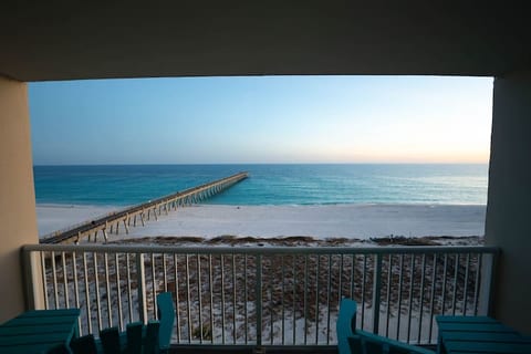 8thFLOceanFrontFreeChairsUmbrellaHeatedPoolArcade