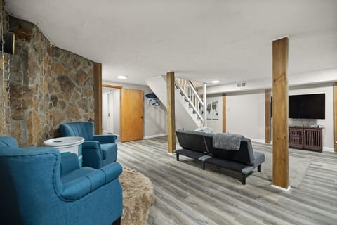 Lake Cumberland • Sleeps 16 • Mancave • Lake Views