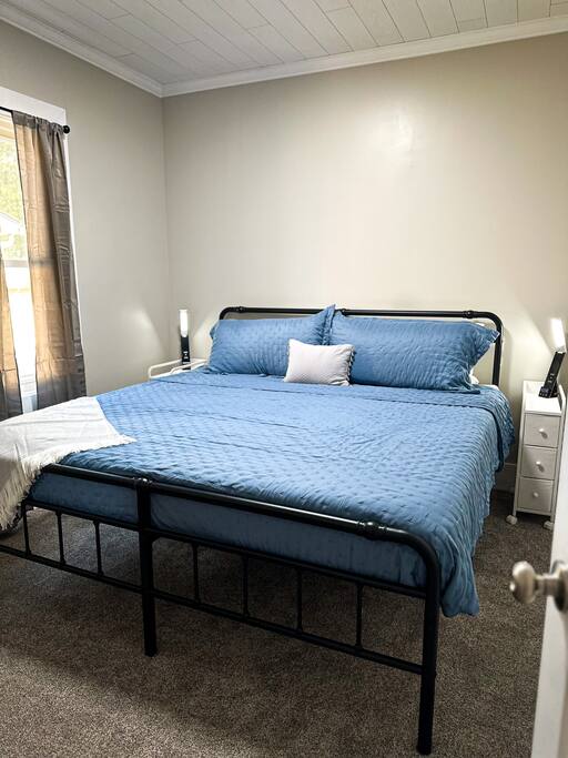 F & S Cottage | Wifi, Smart TV, Laundry, Pets OK